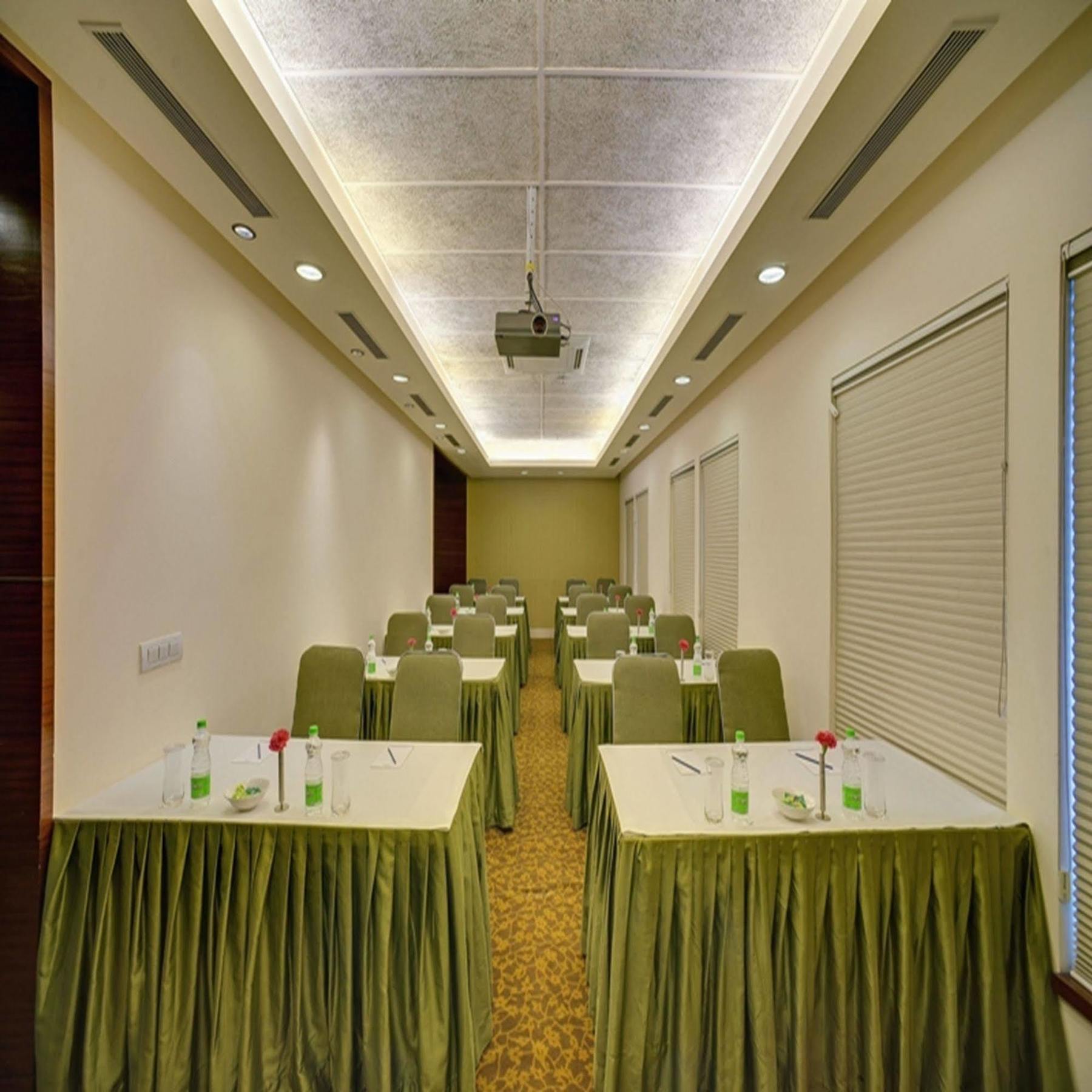 Muse Sarovar Portico Nehru Place Nueva Delhi Exterior foto